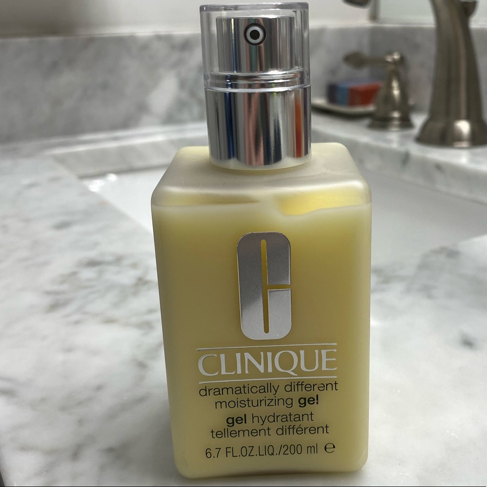 CYBER MONDAY SALE!! BRAND NEW Clinique Dramatically Different Moisturizing Gel